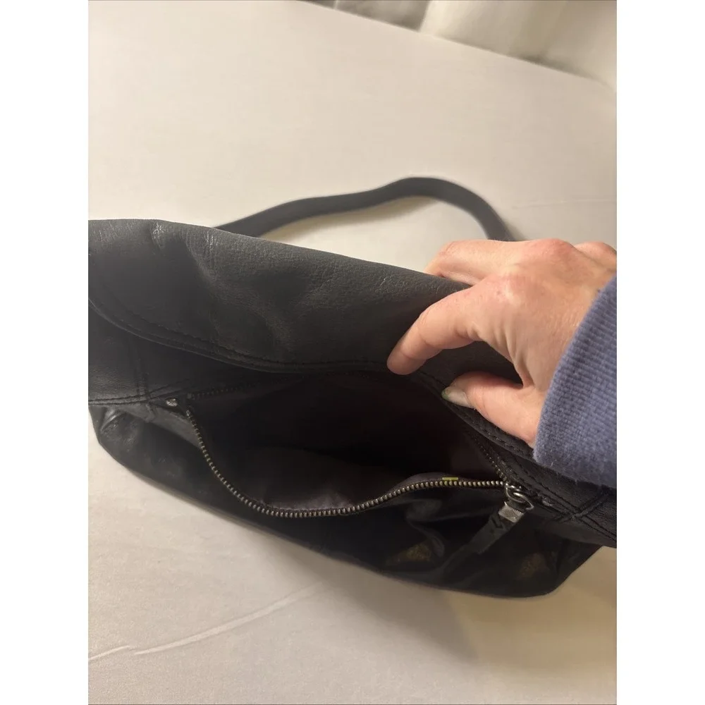 The Sak Black 100% Leather‎ Purse Handbag Bag Magnetic Flap Foldover Soft